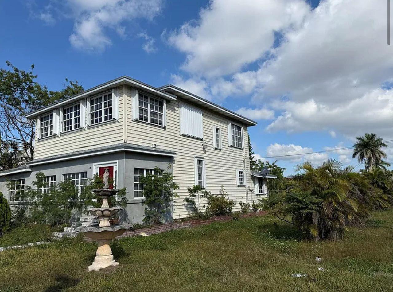 A 4-bed, 3bath Single-family House A 4-bed, 3bath Single-family House